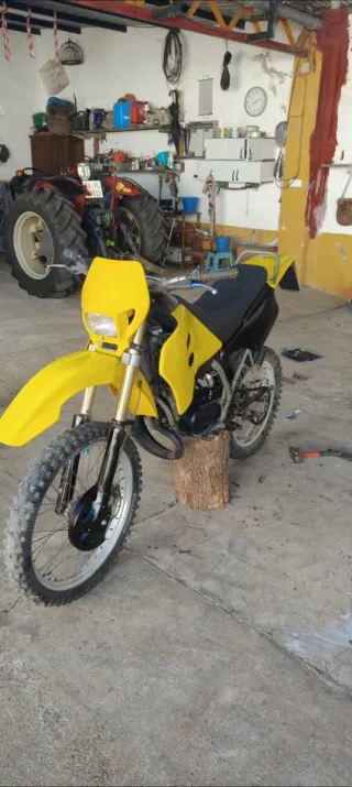 Suzuki RMX 50 Amarillo