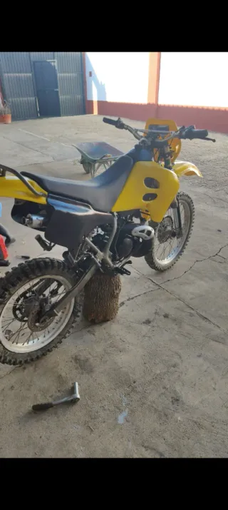 Suzuki RMX 50 Amarillo