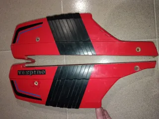 Tapas motor Vespino rojas