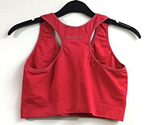 Top deportivo Desigual rojo