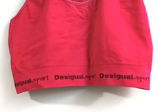 Top deportivo Desigual rojo