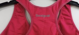 Top deportivo Desigual rojo