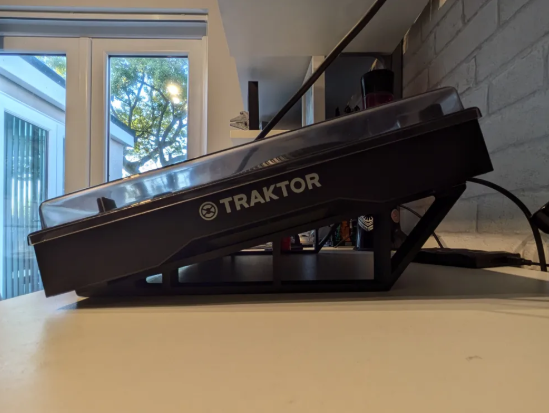 Soporte DJ Traktor Kontrol S3