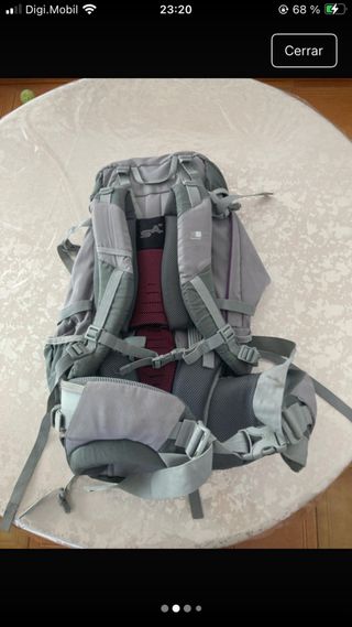 Mochila senderismo gris y morado