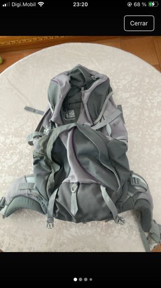 Mochila senderismo gris y morado