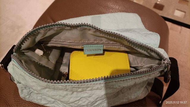 Bolso bandolera y cartera amarilla 3€