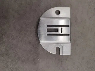 Placa aguja zig zag SINGER