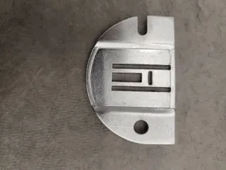 Placa aguja zig zag SINGER