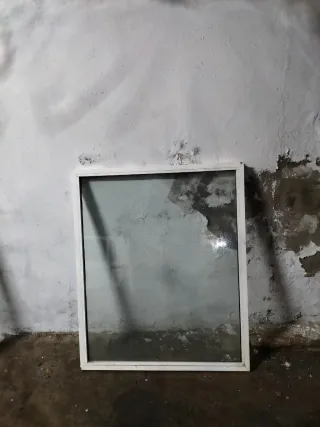Ventana fija blanca