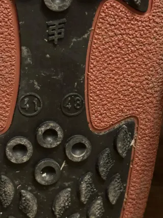 Botas de nieve beige y negras