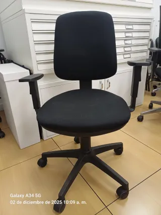 Silla de oficina negra