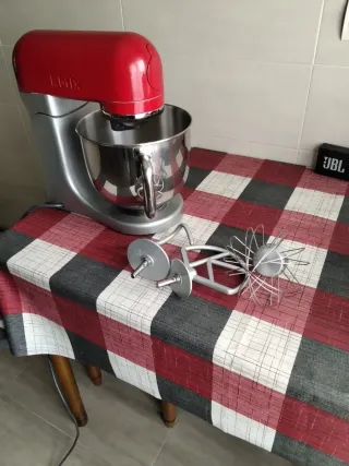 Robot amasador Kmix rojo precio negociable