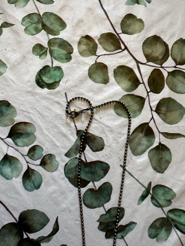 Colgante estrella doble metal negro y dorado