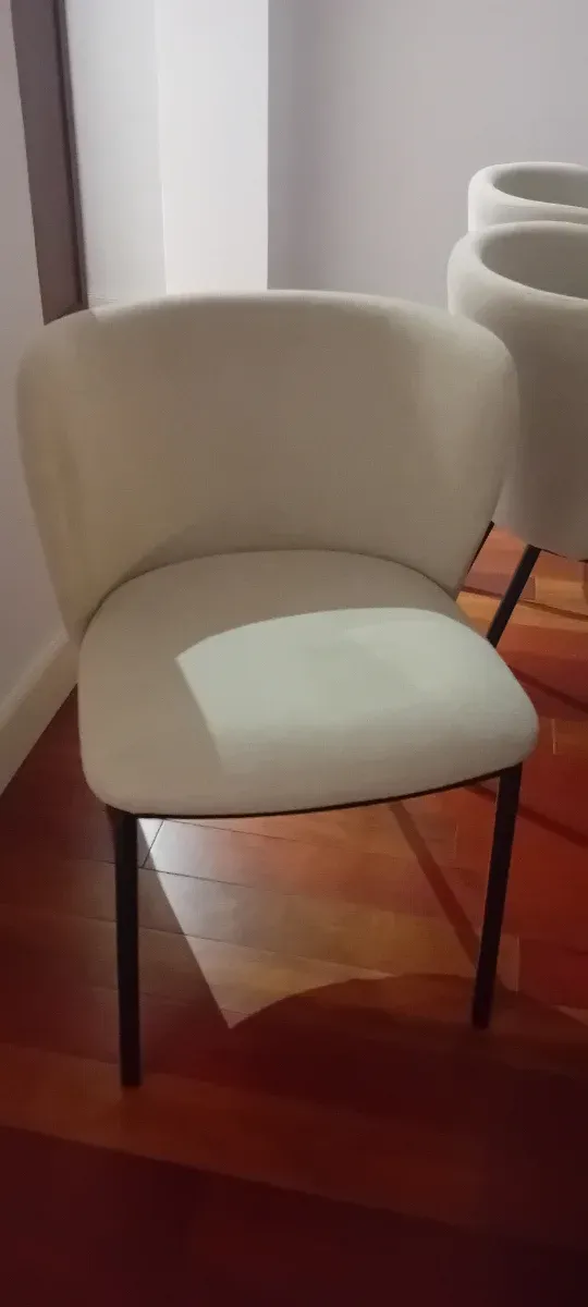 Mesa de jantar redonda de madeira