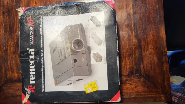 Proyector de diapositivas Reflecta con pantalla