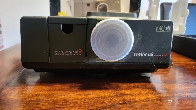 Proyector de diapositivas Reflecta con pantalla