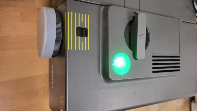 Proyector de diapositivas Reflecta con pantalla