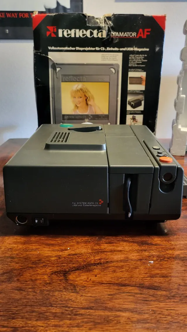 Proyector de diapositivas Reflecta con pantalla