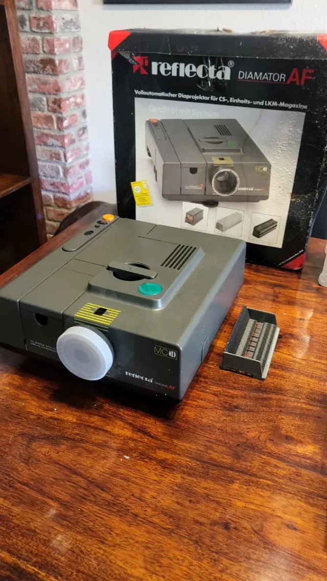 Proyector de diapositivas Reflecta con pantalla