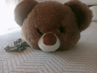 Bolso Oso Marrón con Cadena Plata