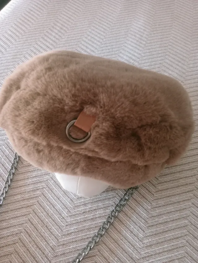 Bolso Oso Marrón con Cadena Plata