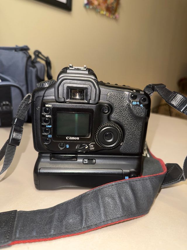 Canon EOS 20D + Lente 28-135mm