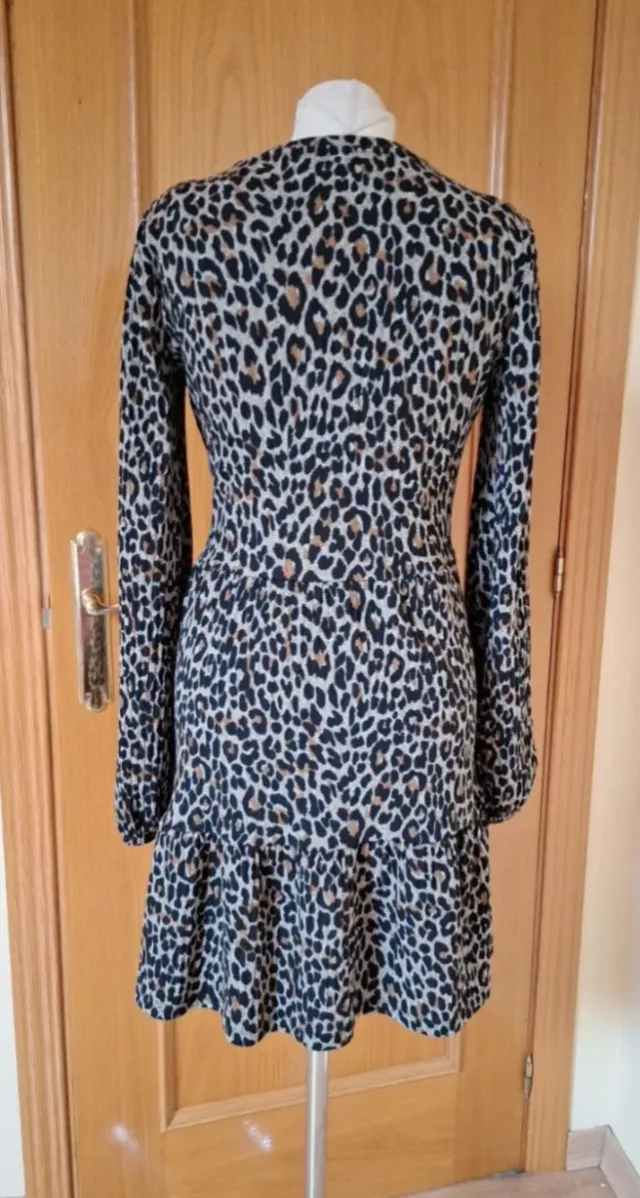 Vestido estampado leopardo Stradivarius Talla L