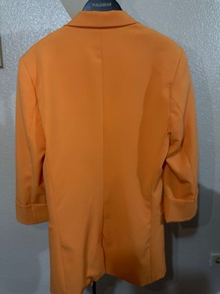 Traje de mujer naranja