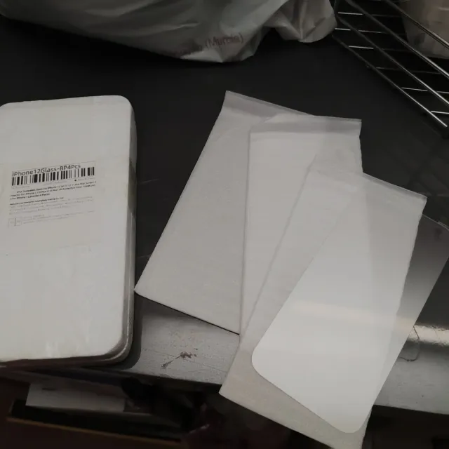 Lote 4 cristales templados iPhone 12 en caja + 3