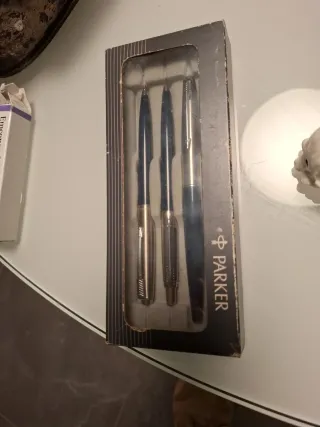 Astuccio Parker con penna, matita e penne mai aperti.