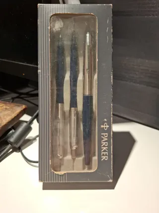 Astuccio Parker con penna, matita e penne mai aperti.