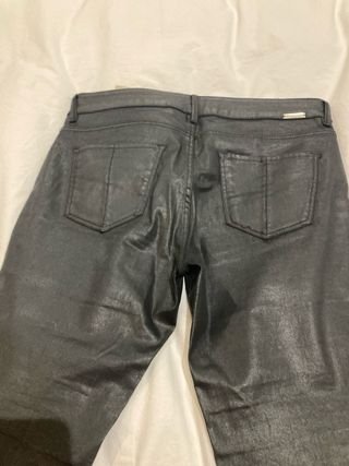 Pantalón Massimo Dutti efecto piel negro