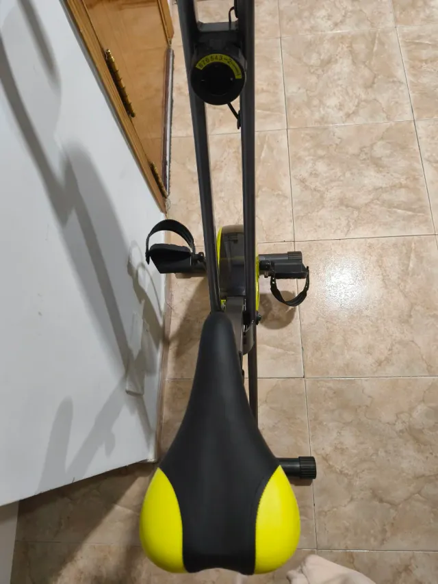 Bicicleta Estática Diadora Negra y Amarilla