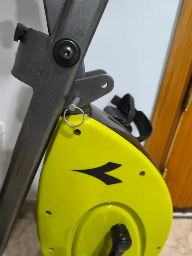 Bicicleta Estática Diadora Negra y Amarilla