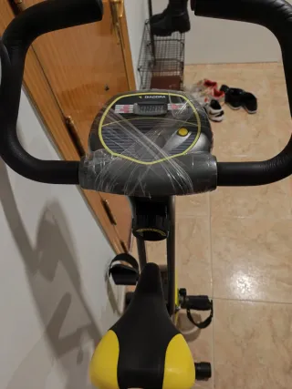 Bicicleta Estática Diadora Negra y Amarilla