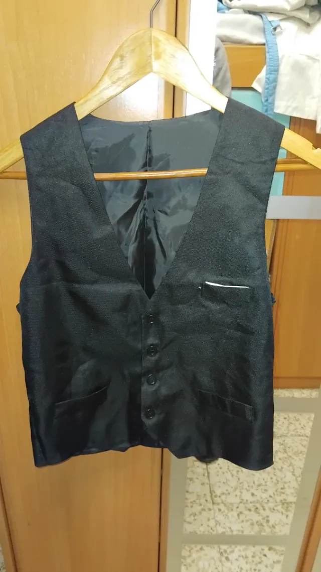 Traje chaqueta y chaleco negro