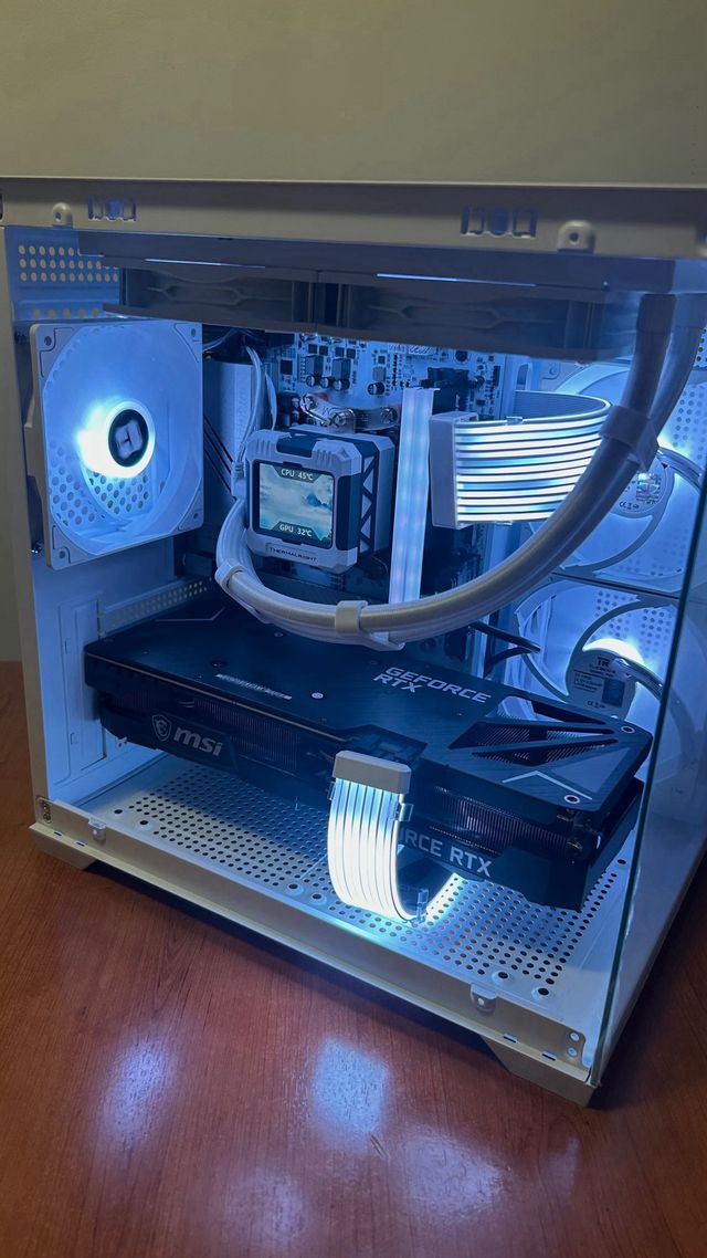 PC Gamer blanco - Ryzen 7 7700X + RTX 3070Ti