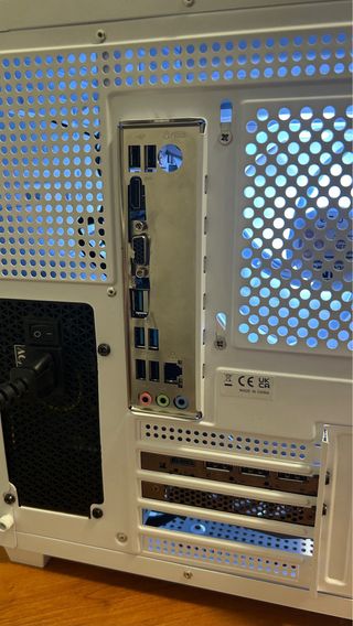 PC Gamer blanco - Ryzen 7 7700X + RTX 3070Ti