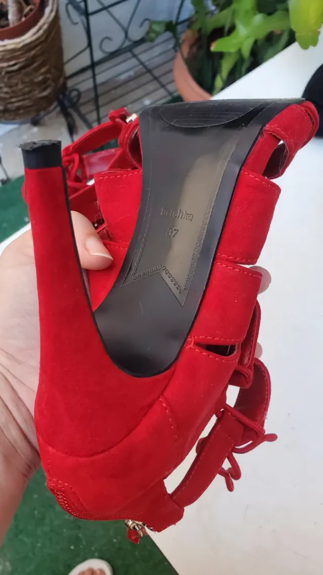 Botines abiertas Bershka con tacones rojas 37