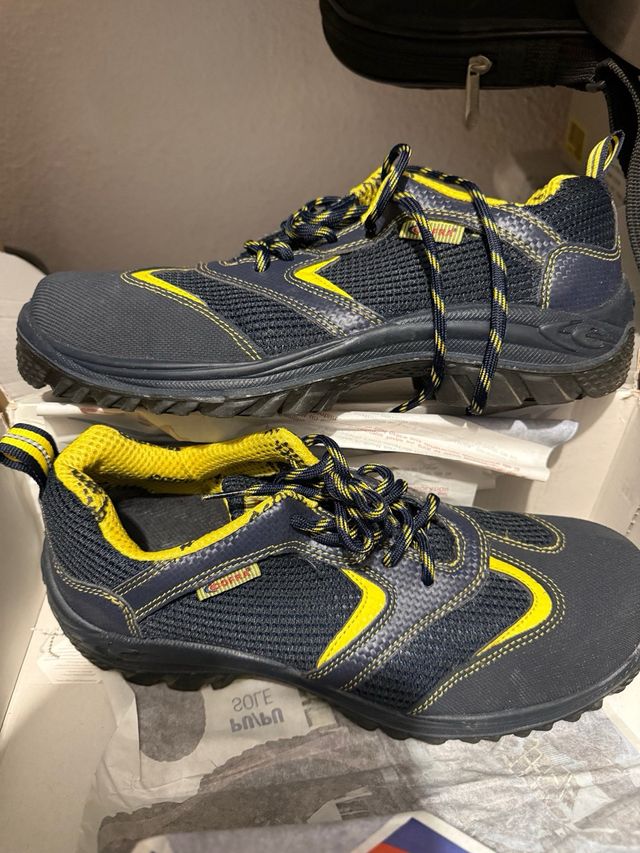 Stivali da lavoro COFRA blu e gialli, ne ho due