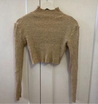 Jersey beige de cuello alto acanalado