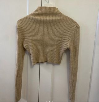 Jersey beige de cuello alto acanalado