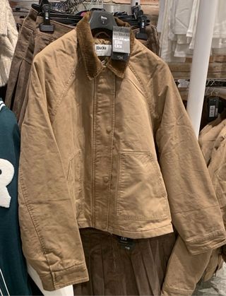 Chaqueta Rita Ora cuello pana beige