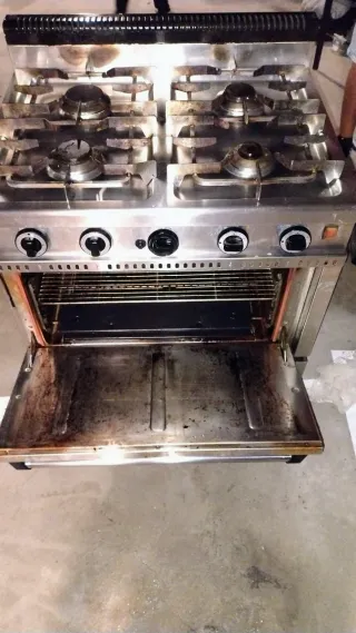 Cocina industrial 4 fuegos + horno
