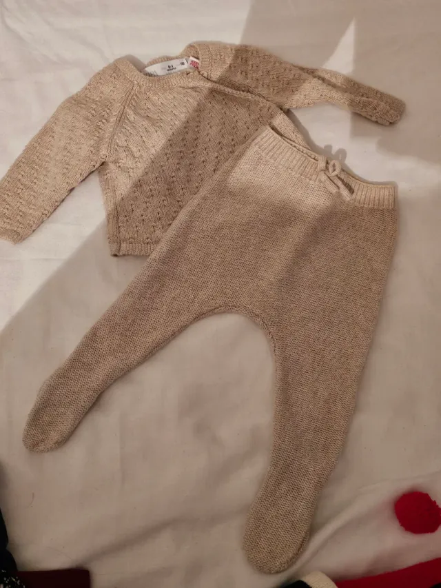 Conjunto bebé Zara punto beige 0-3 meses
