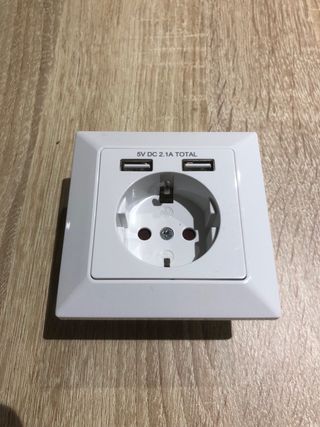 Enchufe pared 220V con 2 USB