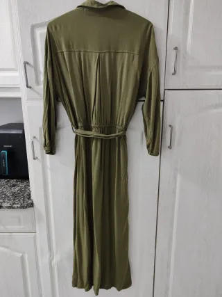 Vestido verde militar con botones