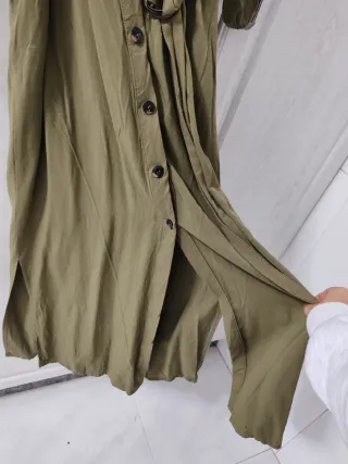 Vestido verde militar con botones