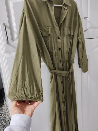 Vestido verde militar con botones