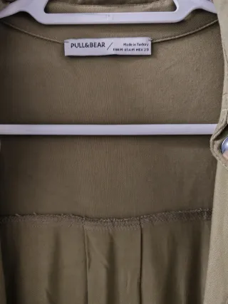 Vestido verde militar con botones